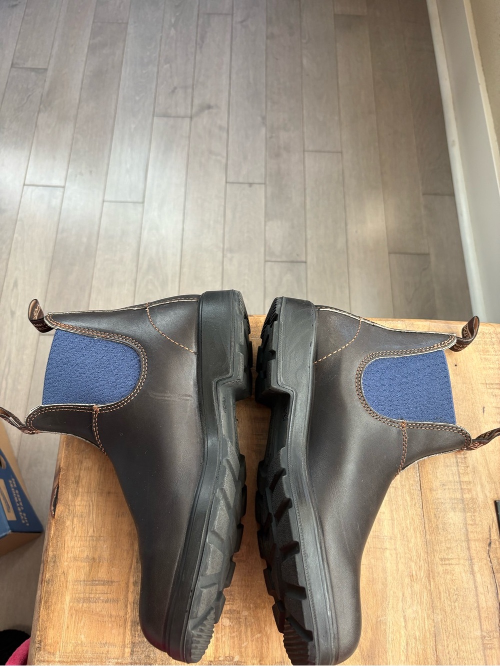 Blundstone Women’s Boots - Dark Brown with Navy Elastic - Picture 3 of 11